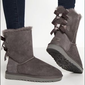 UGG 🔴 Bailey Bow in gray